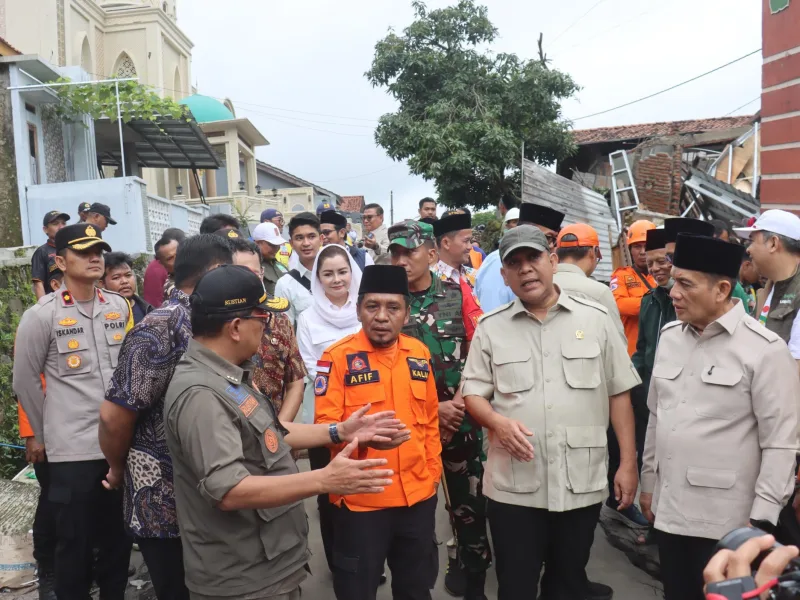 Datang di Tengah Duka Padasari, Ketua MPR Pastikan Huntara Siap Dihuni Sebelum Ramadhan