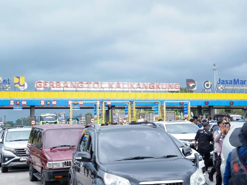 Puncak Arus Balik Membludak, One Way Nasional Diberlakukan dari Semarang hingga Cikampek