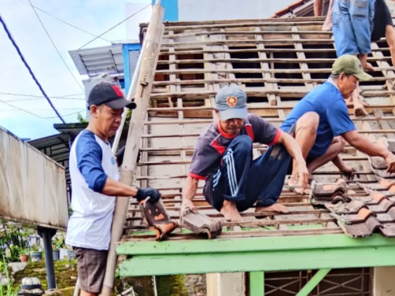 Luar Biasa! Balai Desa Kalibakung Direhab Berkat PAD dan Kerja Sukarela Warga