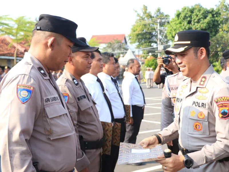 Berprestasi dan Dedikasi Tanpa Batas, 15 Personel Polres Tegal Dapat Penghargaan