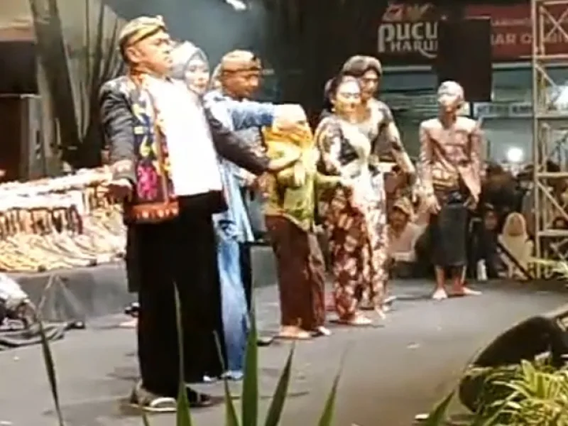Wayang Ki Haryo & Cak Percil cs , Guncang HUT Kota Tegal Ke 446 , Penonton Dibuat Tertawa Lepas