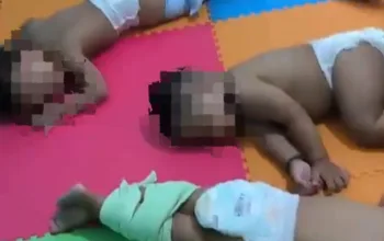 Polresta Yogyakarta resmi menetapkan 13 orang sebagai tersangka dalam kasus kekerasan anak di penitipan balita Daycare Little Aresha dalam konferensi pers yang digelar di Mapolresta Yogyakarta, Senin, 27 April 2026.