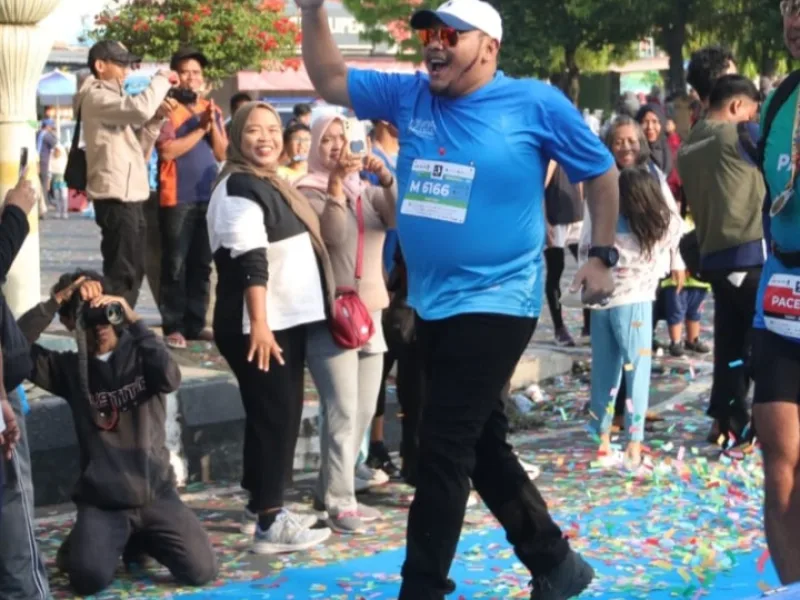 Wali Kota Dedy Yon dan Ribuan Pelari ‘Birukan’ Jalanan dalam Tegal City Run