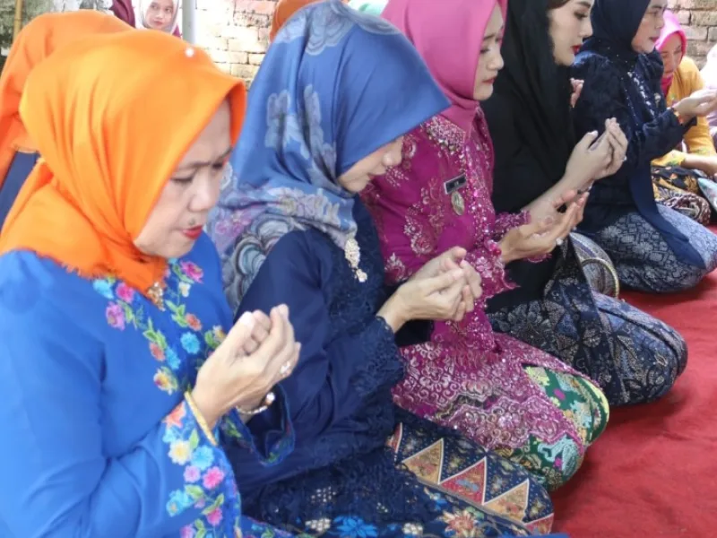 Peringati Hari Kartini, Wakil Wali Kota Tegal Ziarah ke Makam Kardinah