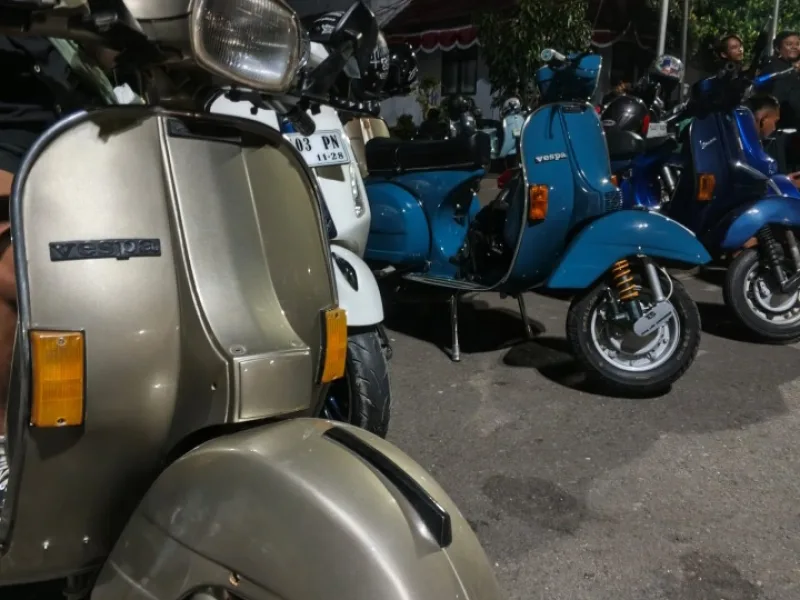 Ribuan Skuteris “Kepung” Balai Kota Tegal Ikuti Acara Vespanan Karo Gus Iqdam
