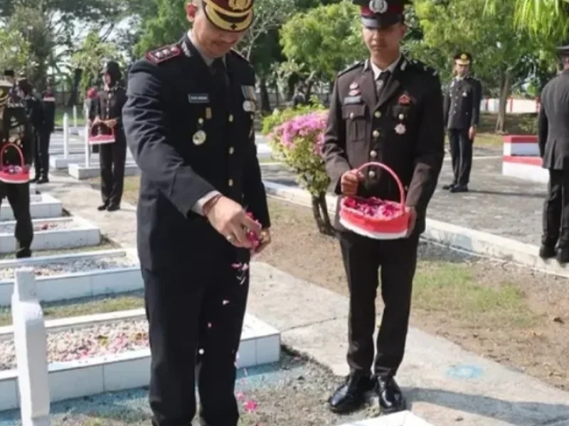 Kapolres Kebumen Pimpin Ziarah  Hari Kebangkitan Nasional ke-118 di TMP Bumi Wira Bhakti