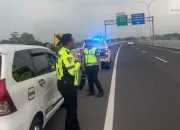 Lapor 110, Polres Tegal Gerak Cepat Bantu Pengendara Mogok di Jalan Tol