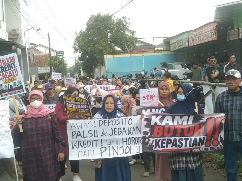 Unjuk Rasa Kasus Mandiri Taspen Purwokerto:122 Pensiunan Terbebani Utang Fiktif