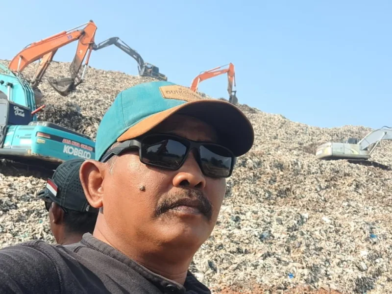 UPTD TPSA Burangkeng Rutin Tata dan Rapikan Zona A demi Tingkatkan Kebersihan Area Kerja