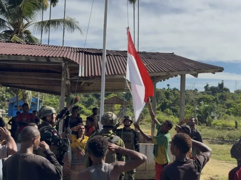 Akhirnya Merah Putih Berkibar di Kampung Oksip Papua, Satgas Yonif 407 Bangkitkan Semangat NKRI