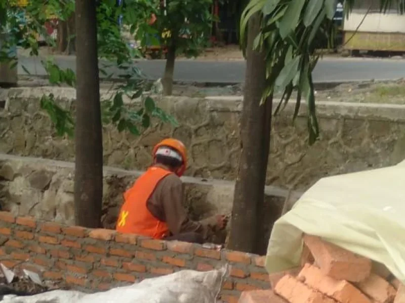 Proyek Taman di Samping Jembatan 6 Rawalumbu Disorot, Sudah Sepekan Berjalan Diduga Tanpa Papan Informasi