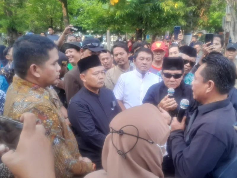 Izin Bar Belum Lengkap, Warga Tegal Demo Tolak Helen’s Night Mart