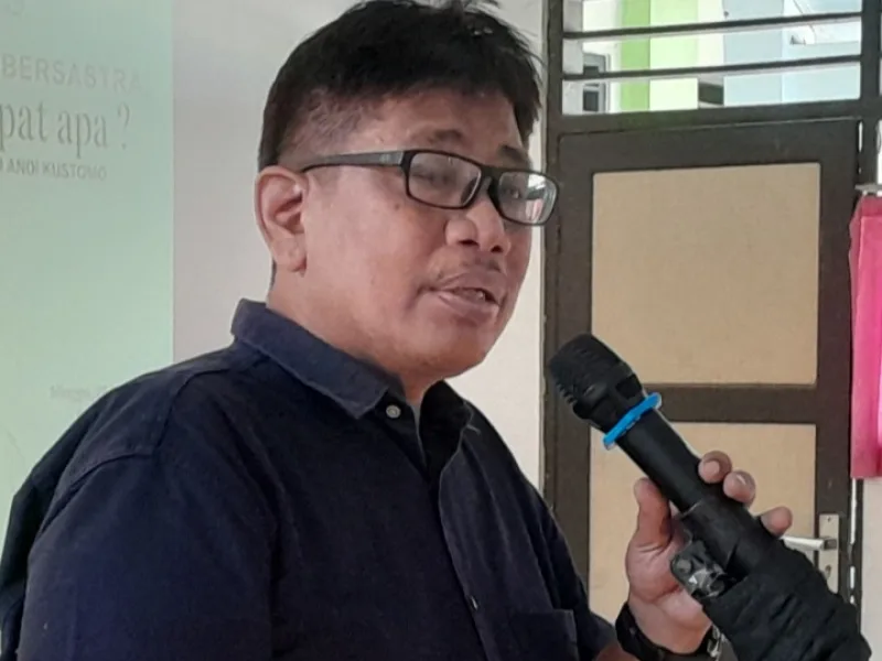 Memetik Ruh dari Suara-Suara Pesisir: 40 Tahun Suriali Andi Kustomo Bersastra