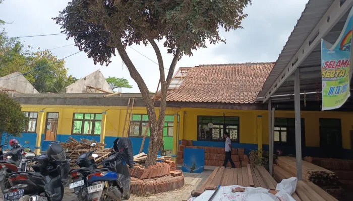 Proyek Revitalisasi Sekolah: Dilaksanakan Swakelola, Diawasi Ketat & Bebas Pungutan   